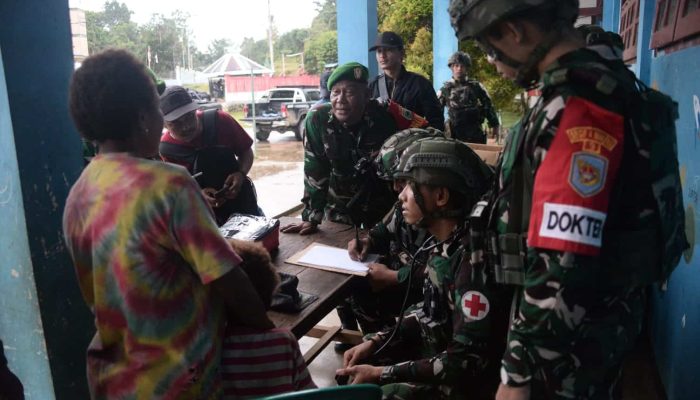 Tokoh Adat Apresiasi Aparat Evakuasi 21 Pengungsi dari Teror KKB