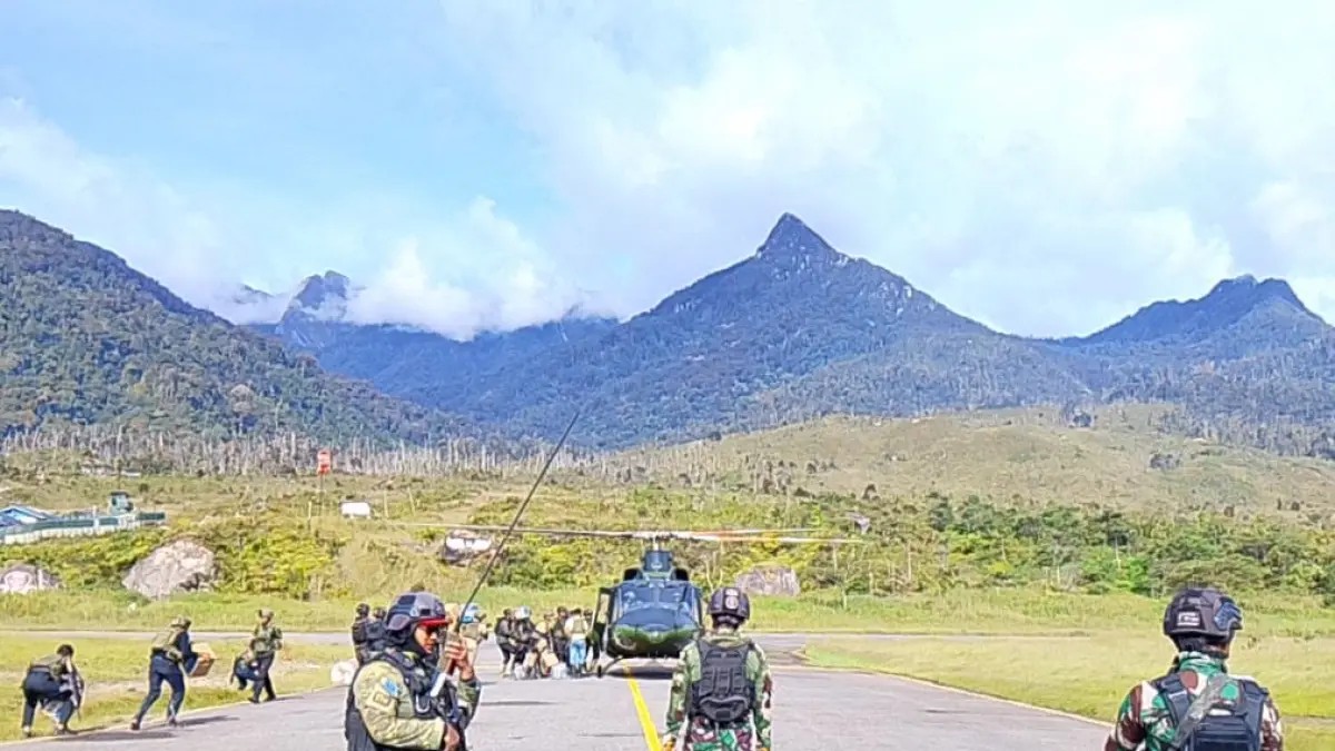Satgas Yon Parako 466 Pasgat mengamankan Bandara Sinak, Kabupaten Puncak, Papua Tengah. Istimewa