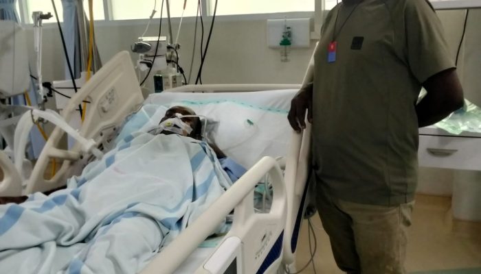 Jenguk Korban Kontak Tembak di Tembagapura, LMA Mimika Serukan Kepedulian dan Perdamaian