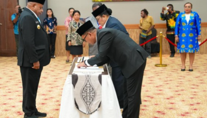 Gubernur Papua Lantik 2 Direksi Baru Bank Papua