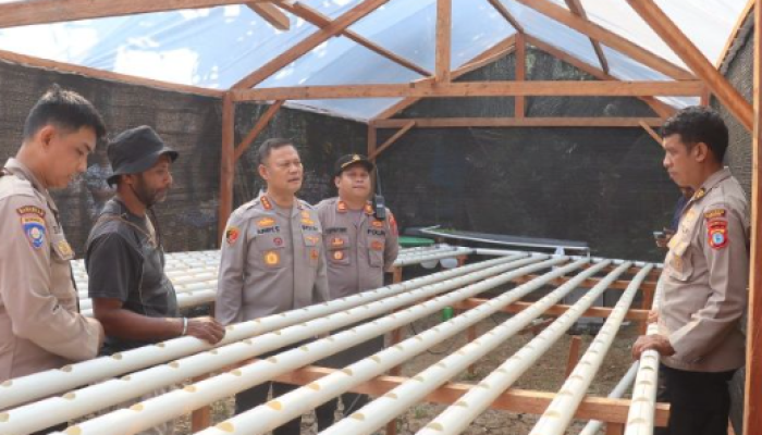 Polresta Sorong Dorong Kemandirian Ekonomi Warga Kokoda Lewat Hidroponik