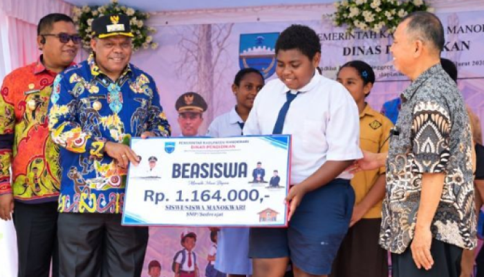 Kucurkan Rp46 Miliar untuk Sekolah Gratis, Pemkab Manokwari Bikin Gebrakan Tak Terduga!